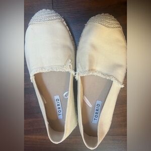 torrid Cream Canvas Espadrille Flats with Braided Toe size 9WW